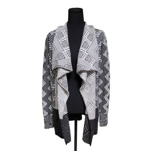 Lucky Brand Medium Aztec Boho Intarsia Grey/Black Drape Collar Open Card…